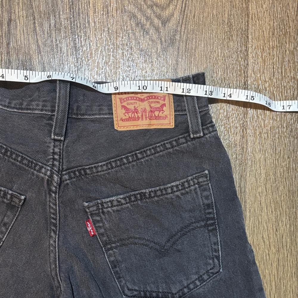 Levi's washed Black Highwaisted Denim Jean Shorts size 24 - Picture 4 of 6